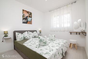 Apartments with parking space Pula - 23290