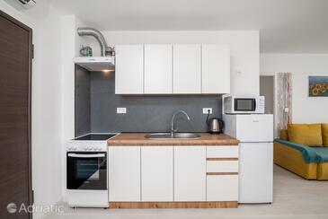 Apartments with parking space Pula - 23290