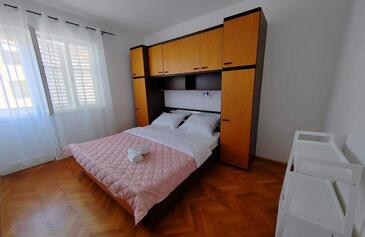 Lägenheter med parkering Rab - 23298