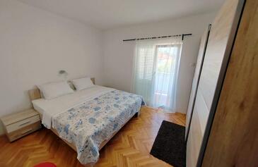 Ferienwohnungen mit Parkplatz Rab - 23298