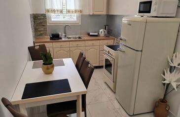 Ferienwohnungen mit Parkplatz Rab - 23298