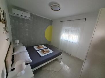 Familienferienwohnungen am Meer Krusevo, Novigrad - 23302