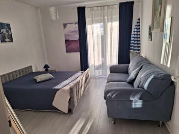 Ubytování Chorvatsko - apartmány, domy a pokoje Apartmány u moře Punat, Krk - 23310 Adriatic.hr