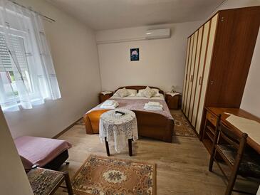 Ferienwohnungen mit Parkplatz Mundanije, Rab - 23315