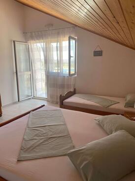 Ferienwohnungen mit Parkplatz Preko, Ugljan - 23327