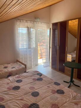 Apartmaji s parkingom Preko, Ugljan - 23327