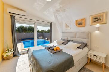 Ház családok részére medencével Peroj, Fazana - 23328