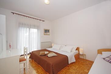 Apartmanok parkolóhellyel Pirovac, Sibenik - 23330