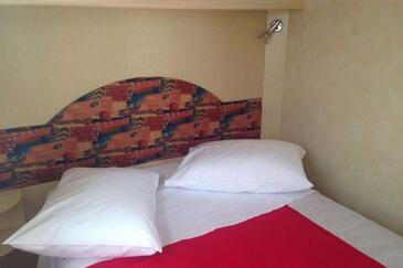 Apartmanok parkolóhellyel Grebastica, Sibenik - 23339