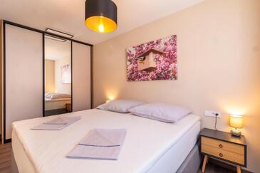 Lejligheder med pool egnet til familier med børn Kastel Stari, Kastela - 23348