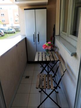 Apartments with parking space Zagreb - 23369