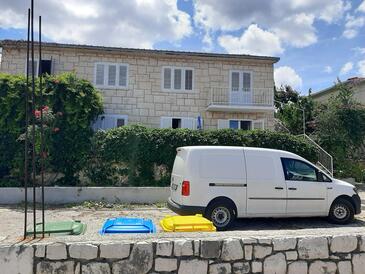 Apartments With Parking Space Supetar, Brač - 23372 - Croatia