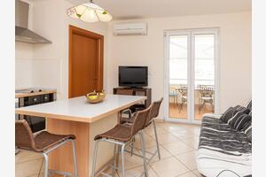 One bedroom apartment Bol, Brač (A-23375-a(