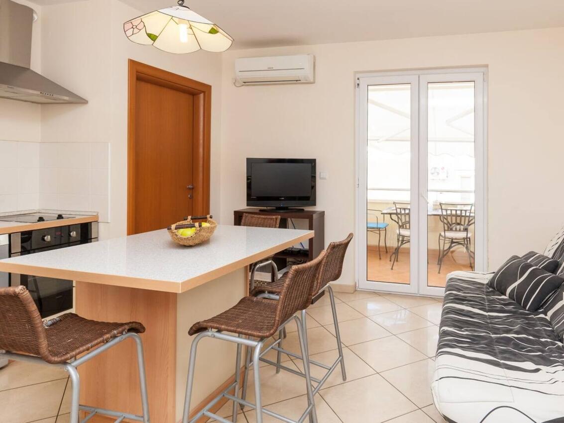 Ferienwohnungen mit Parkplatz Bol, Brac - 23375