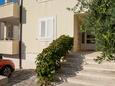 Bol, Brač, Podwórko 23375 - Apartamenty ze żwirową plażą.