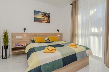 Apartments with balcony Vir, North Dalmatia
