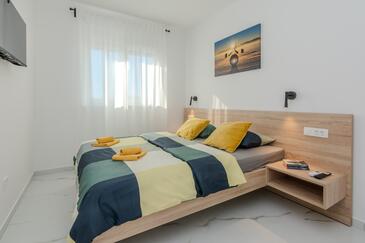 Apartments with balcony Vir, North Dalmatia