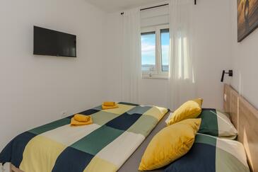 Apartments with balcony Vir, North Dalmatia