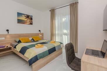 Apartments with balcony Vir, North Dalmatia
