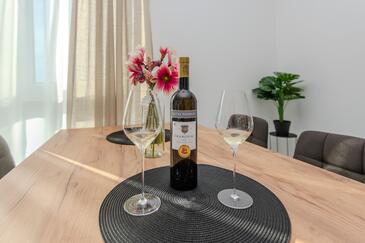 Apartments with balcony Vir, North Dalmatia