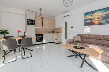 Apartments with balcony Vir, North Dalmatia