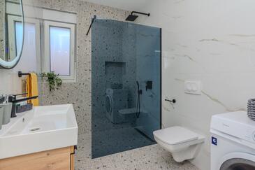 Apartments with balcony Vir, North Dalmatia