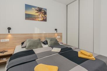 Apartments with balcony Vir, North Dalmatia