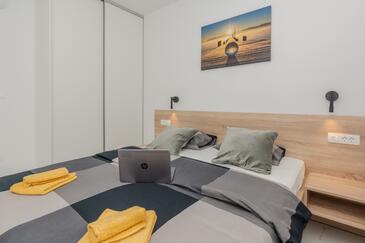 Apartments with balcony Vir, North Dalmatia