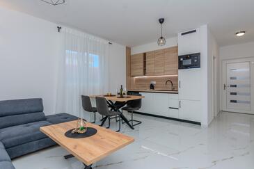 Apartments with balcony Vir, North Dalmatia