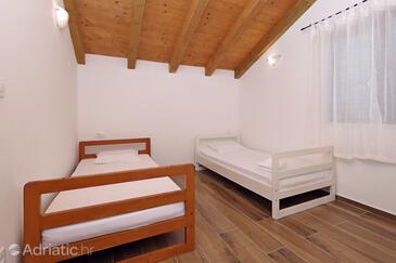 Apartmanok gyermekes családok részére Risika, Krk - 23388