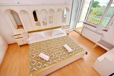 Ferienhaus mit Parkplatz Kastel Stafilic, Kastela - 23408