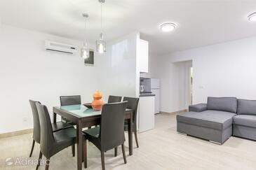 Apartmani uz more Rogoznica - 23414