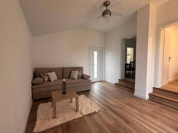 Ferienhaus mit Parkplatz Okrug Gornji, Ciovo - 23416