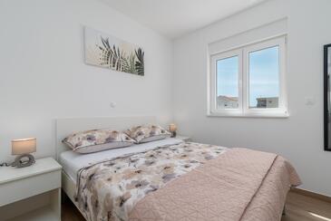 Apartments with parking space Trogir - 23453