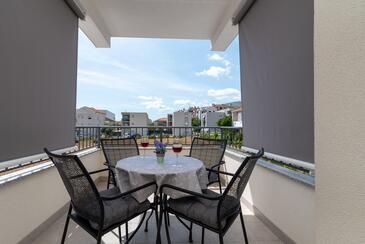 Apartments with parking space Trogir - 23453