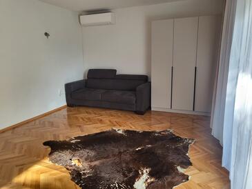 Mošćenička Draga, Camera di soggiorno nell'alloggi del tipo apartment, condizionatore disponibile e WiFi.