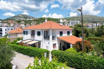 Seget Vranjica, Trogir, Объект 23461 - Апартаменты с галечным пляжем.