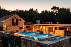 Дом для семьи с бассейном Басина - Basina, Хвар - Hvar - 23475