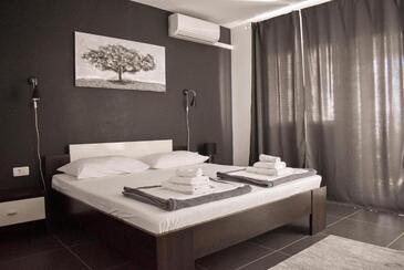 Apartments with parking space Novi Vinodolski - 2348