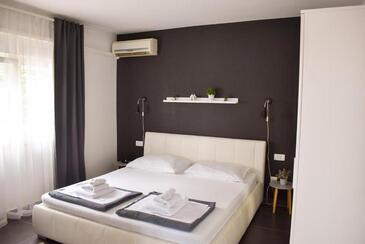 Apartments with parking space Novi Vinodolski - 2348