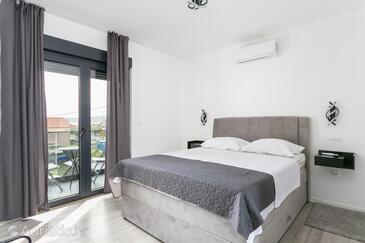 Ház családok részére medencével Kastel Stafilic, Kastela - 23486