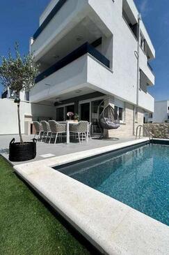 Ferienwohnungen mit Pool für Familien Novalja, Pag - 23489