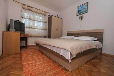 Appartamenti con parcheggio Kastel Sucurac, Castelli - Kaštela - 23495