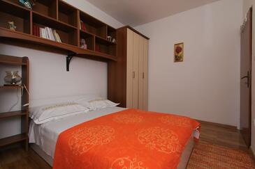 Appartamenti con parcheggio Kastel Sucurac, Castelli - Kaštela - 23495