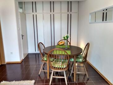 Sufragerie Grebaštica, Sufragerie în unitate de cazare tip apartment, aer condiționat disponibil şi WiFi.