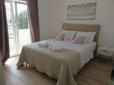 Dom s parkoviskom, pre rodinu Biograd na Moru, Biograd - 23498 Adriatic.hr