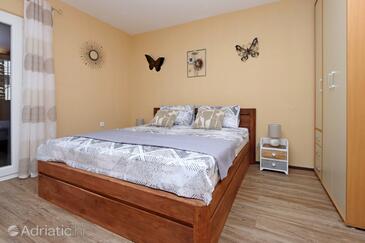 Ház családok részére medencével Malinska, Krk - 23499