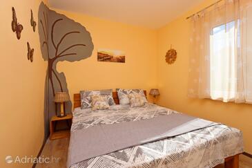 Ház családok részére medencével Malinska, Krk - 23499