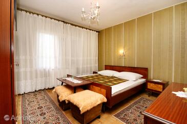 Apartments and rooms with parking space Novi Vinodolski - 2350