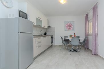 Family friendly house with a swimming pool Privlaka, Zadar - 23516